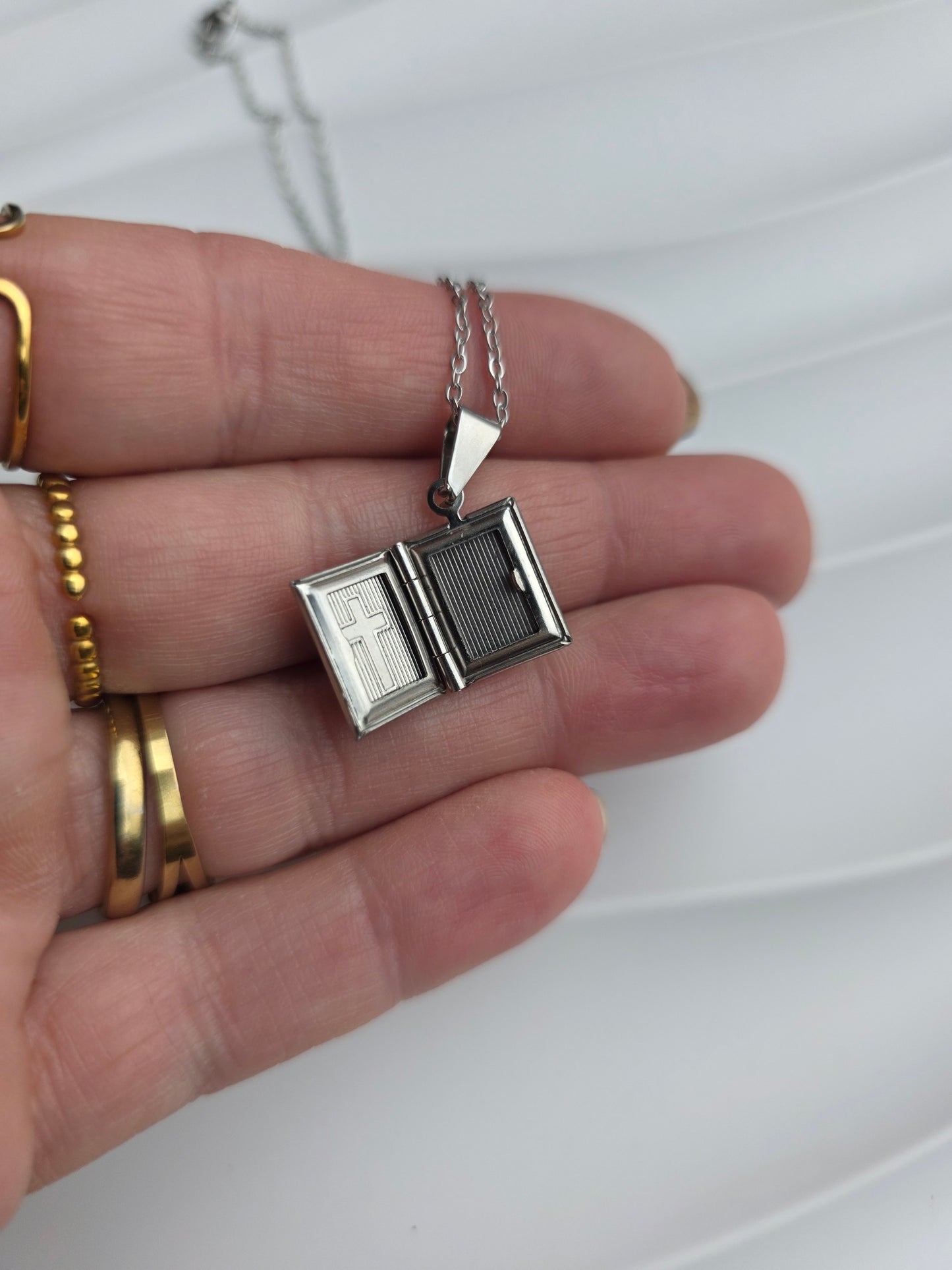 Ketting memory locket book cross